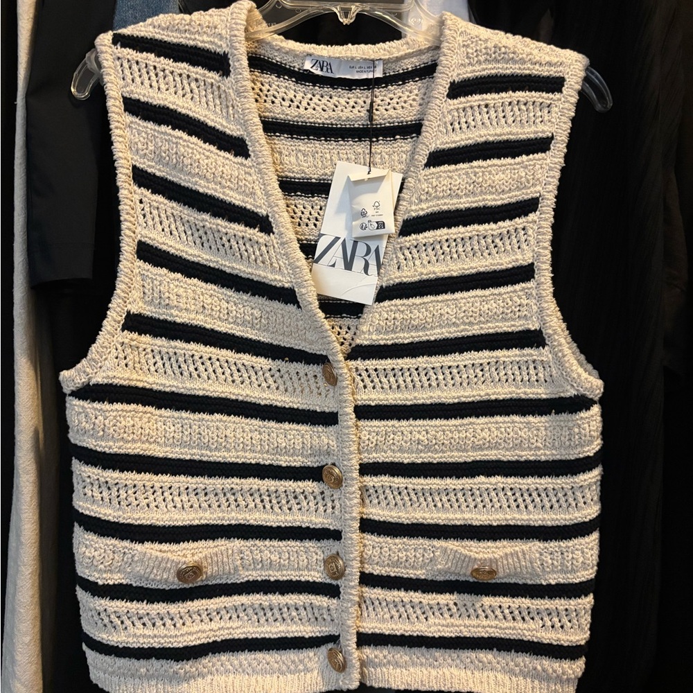 New with tags- Zara Black and Cream Striped Knit vest